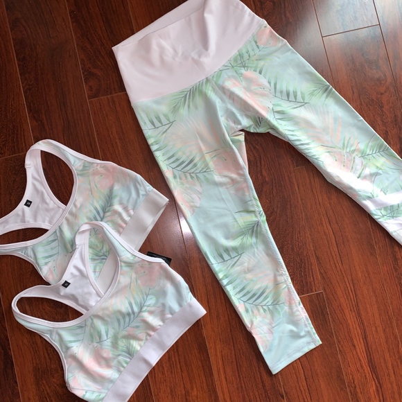 TWO PIECE WORKOUT OUTFIT WITH EXTRA SPORTS BRA - Picture 4 of 8